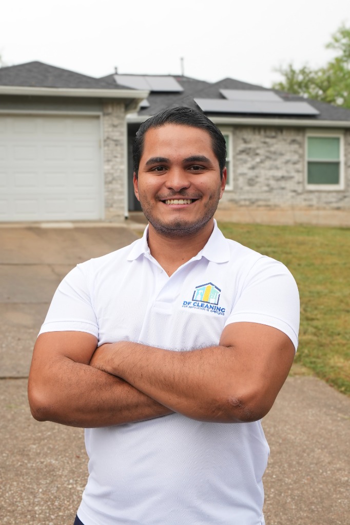 Darwin Fajardo, CEO of DF Cleaning